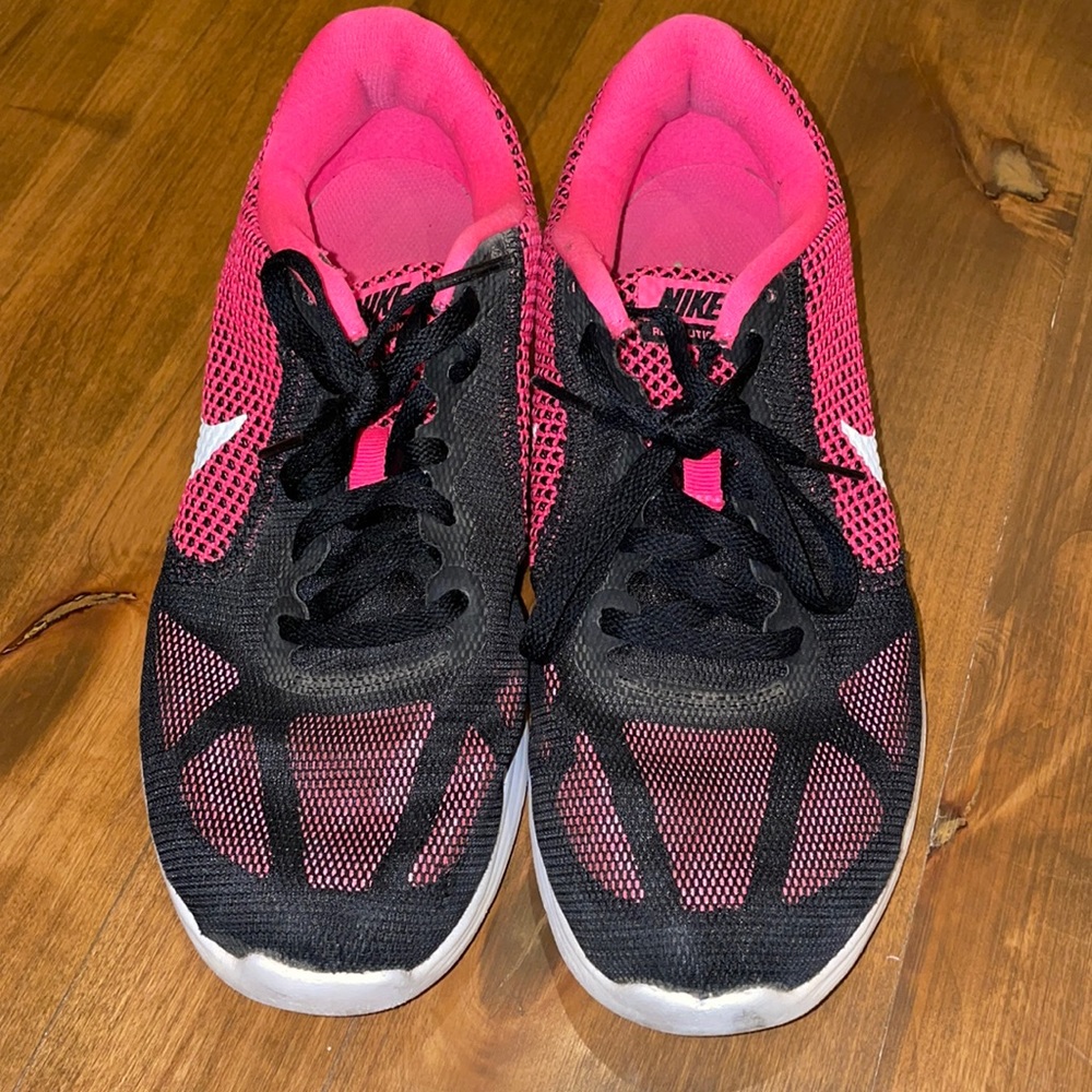 Nike Tennis Shoes size 7.5